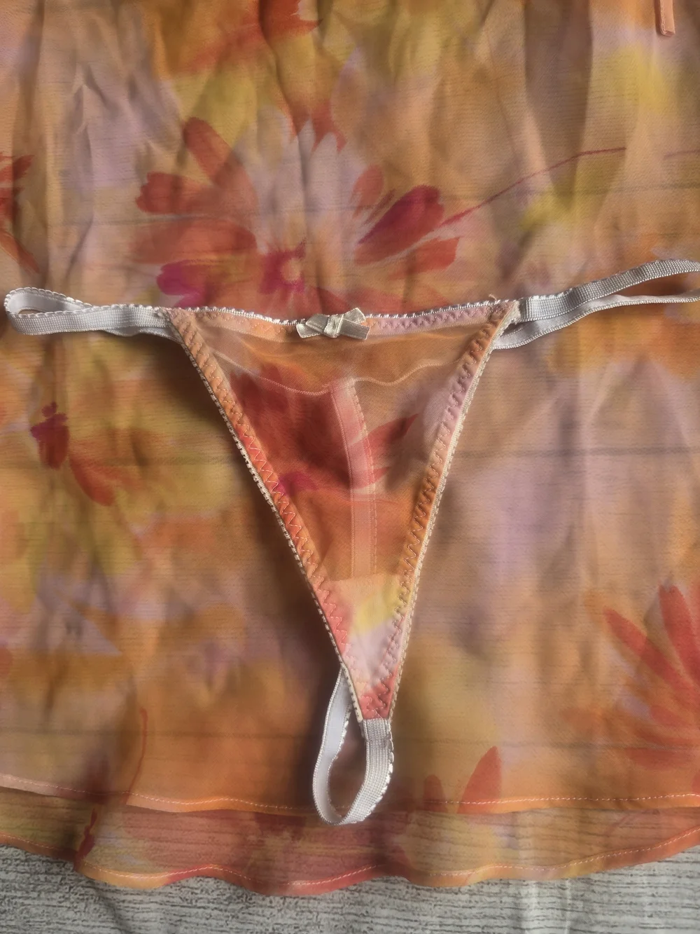 New Women's Floral Orange Sheer lingerie with matching Thong Size Small/medium